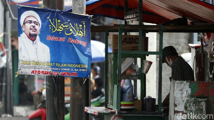 Penertiban baliho bergambar Habib Rizieq Syihab dilakukan di Jakarta. Meski begitu, masih terlihat sejumlah baliho bergambar Habib Rizieq di kawasan Ibu Kota.