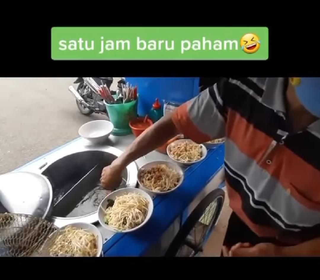 Hii Jorok Penjual Mie Ayam Ini Cuci Alat Makan di Kuah 