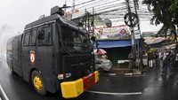 Untuk diketahui, di Jalan KS Tubun sempat terjadi kerumunan saat acara Maulid Nabi Muhammad SAW dan pernikahan putri HRS, Najwa Shihab.