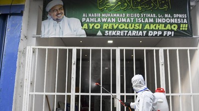 Petamburan Disemprot Disinfektan Imbas Kerumunan Massa Habib Rizieq