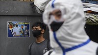 Sari mengatakan telah berkoordinasi dengan RT/RW agar mereka yang melakukan kontak dengan warga terkonfirmasi positif bisa segera mengecek ke puskesmas. Sari menyebut sejauh ini sudah ada 14 warga Petamburan yang terkonfirmasi positif COVID-19. Sebanyak 7 warga sudah dirujuk ke Wisma Atlet, sedangkan 7 lainnya masih dalam proses.
