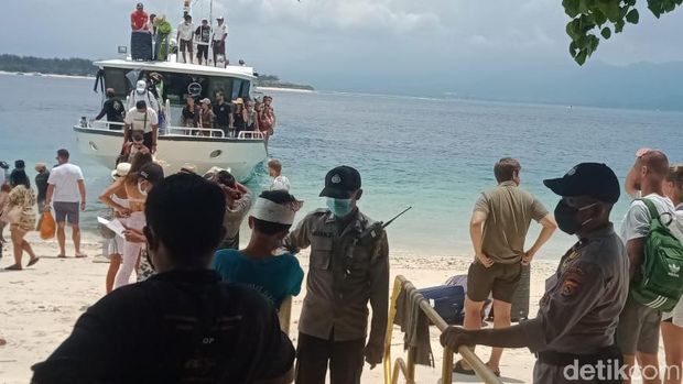 Kepolisian Resor Lombok Utara, Nusa Tenggara Barat (NTB) melakukan penjagaan ketat terhadap wisatawan yang hadir di tiga gili, yakni di Gili Meno, Gili Air dan Gili Trawangan.