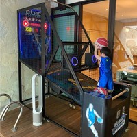 Sandra Dewi juga memiliki arena bermain anak yang tak kalah menarik. Dirinya membeli mesin permainan basket bagi sang anak. Benar-benar berasa di mal kan? Foto: Instagram/@sandradewi88