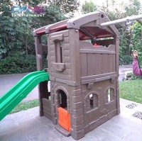 Agar sang anak tidak bosan saat di rumah, Raffi Ahmad dan Nagita Slavina menyediakan arena bermain di halaman rumahnya. Ada permainan basket, ayunan, serta perosotan di rumahnya itu. Foto: YouTube/Rans Entertainment