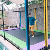 Hampir sama seperti Zaskia, Ria Ricis juga memiliki sebuah trampolin di dekat area kolam renangnya. Jika dilihat trampolin milik Ria Ricis cukup besar ya, bikin serasa di mal. Foto: YouTube/Raditya Dika