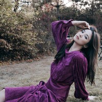 Song Hye Kyo mengejutkan publik saat mengumumkan perceraiannya dengan Song Joong Ki. Setelah menikah selama dua tahun, sang aktor menceraikannya pada 2019. Baru-baru ini, Song Hye Kyo memulai comeback dengan membintangi Now We Are Breaking Up. Foto: dok. Instagram @kyo1122