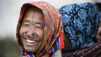 Mereka dikenal sebagai suku dengan wanita-wanita cantik. 