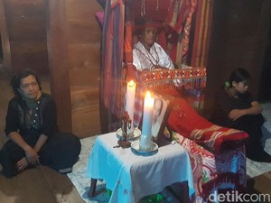 Melihat Dipatokdang, Tradisi Mendudukkan Jenazah di Mamasa