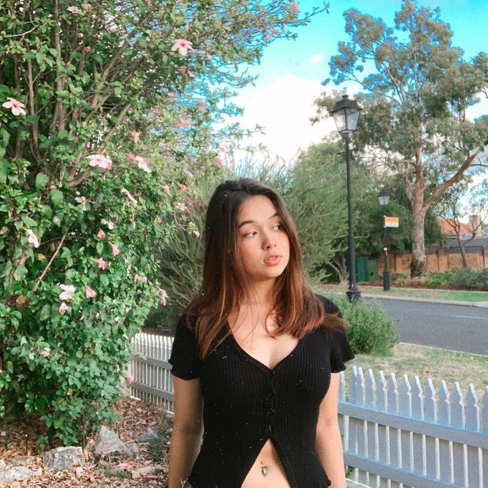 10 Ekspresi Rebecca Klopper yang Imut hingga Serius 10 Ekspresi Rebecca Klopper yang Imut hingga Serius