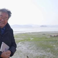 10. Choi Bul Am Choi Bul Am adalah aktor veteran berusia 80 tahun yang belakangan jadi presenter program kuliner. Pemain film dan drama Korea yang pernah bermain sebagai raja di drakor Princess Hours itu ternyata juga masih dicinta dan melekat di benak para penonton.Foto: Internet