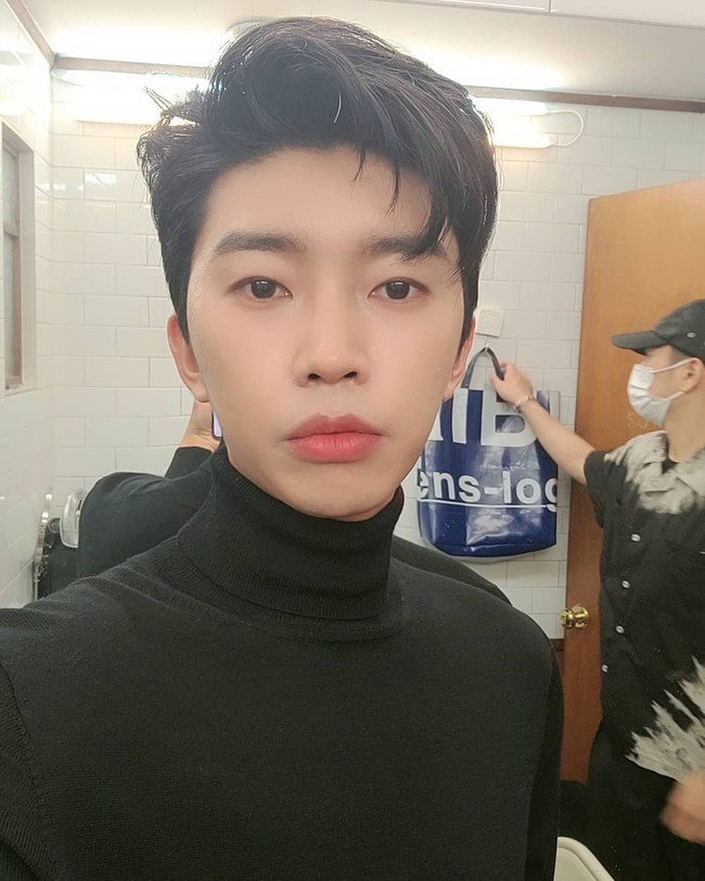 9. Lim YoungwoongLim Youngwoong merupakan penyanyi trot, musik khas Korea Selatan. Pria tersebut dikenal setelah mengikuti ajang Mr. Trot dan menjadi juaranya.Foto: Internet