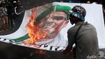 Spanduk Habib Rizieq Dibakar Massa Aksi di Bandung