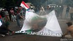 Spanduk Habib Rizieq Dibakar Massa Aksi di Bandung