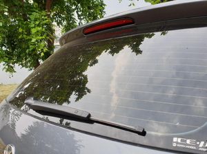 Ini Penyebab Kaca Mobil Berembun dan Cara Mengatasinya