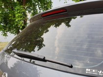 Kenapa Ada Garis-garis Horizontal di Kaca Belakang Mobil? Ternyata Ini Fungsinya