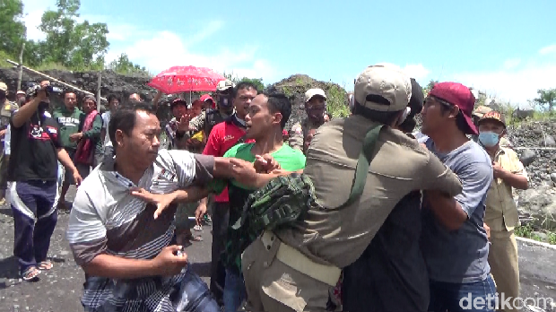 demo tambang pasir ricuh