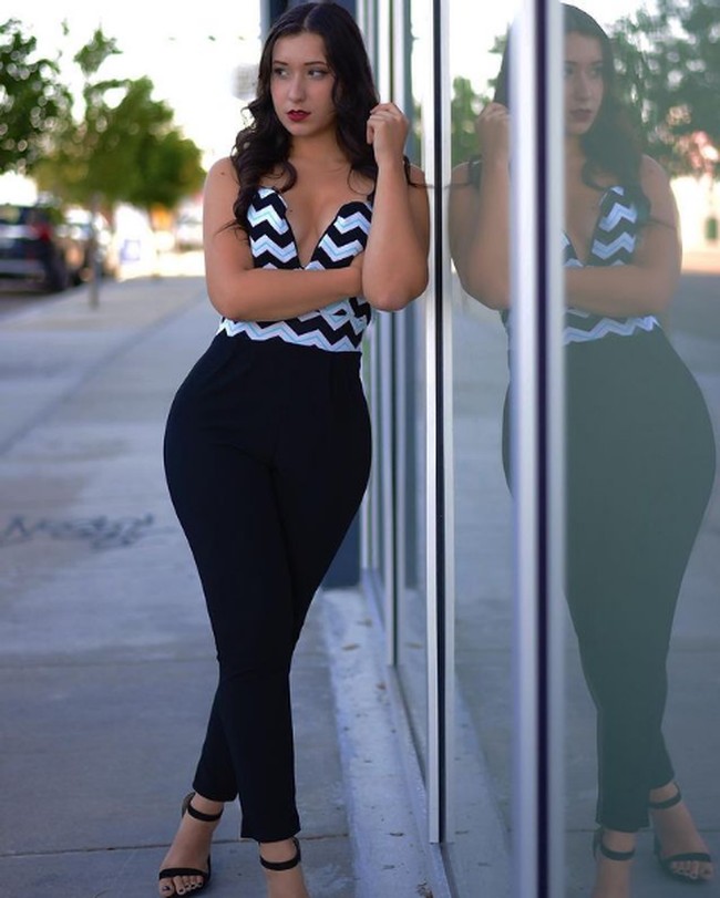 Sebagian orang suka lihat kuku kaki, sebagian lagi lebih suka bagian bawah jari. Bahkan ada yang membelikanku stocking atau kaus kaki untuk saya pakai. Foto: Instagram/@desygato