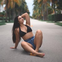 Harga yang dipatok Desiree berkisar antara Rp 354 ribu untuk satu lembar foto dan Rp 1,4 jutaan dalam bentuk video berdurasi satu menit. Foto: Instagram/@desygato