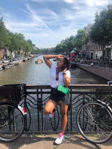 Dewi Wulanjar-van Dongen Dewi Wulanjar-van Dongen dan anak-anaknya