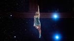 Penampilan Seksi Dua Lipa Bawakan Levitating di AMAs 2020