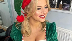 Emily Atack dikenal lewat beberapa acara televisi. Dok. Instagram/emilyatackofficial