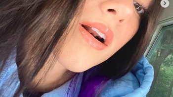 Jumlah follower DAmelio dua kali lebih banyak dibanding Will Smith, tiga kali lebih banyak dibanding The Rock, empat kali lebih banyak dibanding Selena Gomez, dan lima kali lebih banyak dibanding Kylie Jenner dan Ariana Grande. Foto: instagram/charlidameli