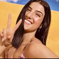 Charli DAmelio berada di peringkat teratas daftar akun TikTok dengan followers terbanyak di dunia. Charli memiliki 100,2 juta pengikut di TikTok. Charli merupakan penari di Amerika yang baru berusia 16 tahun. Charli mengunggah tariannya pertama kali pada Maret 2019. Foto: instagram/charlidamelio