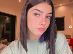 Sosok Gadis Cantik Paling Populer di Jagat TikTok