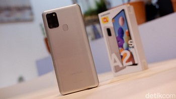 Galaxy A21s dijual dengan harga Rp 3,1 juta, namun bisa mendapat bermacam penawaran dan bonus menarik selama periode flash sale dari 23-25 November 2020 di Bukalapak. Foto: Adi Fida Rahman/detikINET