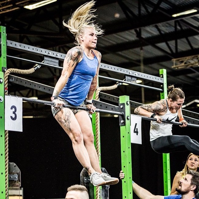 Ibu-ibu ini bisa dibilang ambisius. Sehari setelah melahirkan dia kembali ke gym untuk olahraga.  Foto: Instagram