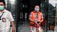Sementara Eryk Talla merupakan tersangka korupsi untuk kasus menerima gratifikasi sejumlah proyek dinas bersama Rendra Kresna sejak tahun 2010-2015 dan 2016-2021.