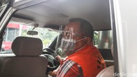 Eryk diduga bersama-sama Rendra menerima gratifikasi yang berhubungan dengan jabatan dan yang berlawanan dengan kewajiban RK selaku Bupati Kabupaten Malang. Total penerimaan gratifikasi oleh RK dari 2010 hingga 2018 bersama-sama dengan Eryk berjumlah sekitar Rp 7,1 miliar.