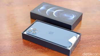 Varian yang di-unboxing kali ini varian Pacific Blue. Foto: Adi Fida Rahman/detikINET