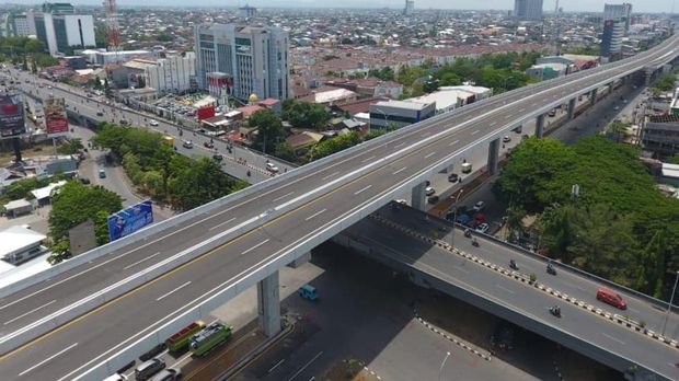 Kementerian Pekerjaan Umum dan Perumahan Rakyat (PUPR) terus menambah kapasitas jalan pada kawasan perkotaan metropolitan. Salah satu ruas yang siap diresmikan dan dioperasikan adalah Jalan Tol Ujung Pandang Seksi 3 atau dikenal dengan Jalan Tol Layang Andi Pangeran (AP) Pettarani Kota Makassar, Sulawesi Selatan sepanjang 4,3 km yang akan menghubungkan  Kota Makassar dengan Pelabuhan Petikemas Soekarno Hatta Makassar dan Bandara Sultan Hassanudin.Menteri PUPR Basuki Hadimuljono menyampaikan apresiasi atas peran aktif Pemerintah Provinsi Sulawesi Selatan dan Pemerintah Kota Makassar dalam pembangunan tol layang tersebut. 