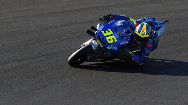 MotoGP rider Joan Mir of Spain steers his motorcycle during the MotoGP race of the Portuguese Motorcycle Grand Prix, the last race of the season, at the Algarve International circuit near Portimao, Portugal, Sunday, Nov. 22, 2020. (AP Photo/Armando Franca)