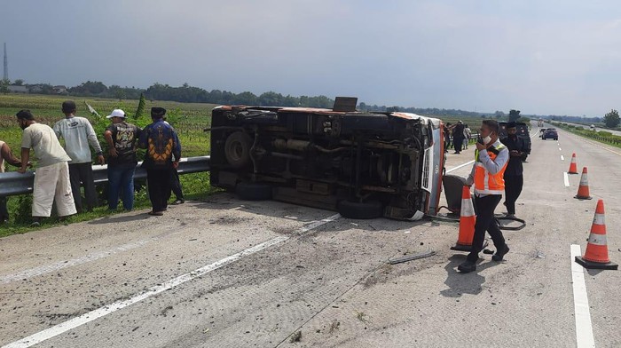kecelakaan di tol jombang-mojokerto