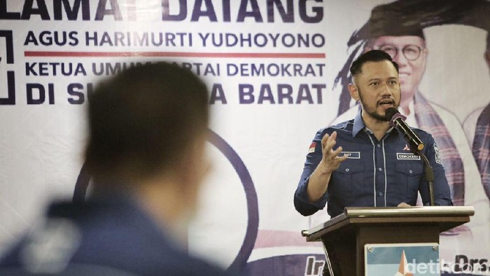 Ketum Partai Demokrat, Agus Harimurti Yudhoyono (AHY) mengunjungi Padang untuk mendukung pasangan Mulyadi-Ali Mukhni (Jeka Kampai/detikcom)