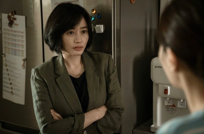 7. Kim Hye SooKim Hye Soo juga tetap eksis sebagai aktris kenamaan Korea karena pesona dan aktingnya yang memukau. Tahun ini, wanita 50 tahun tersebut menyapa para pecinta drama dengan serial Hyena.Foto: Instagram
