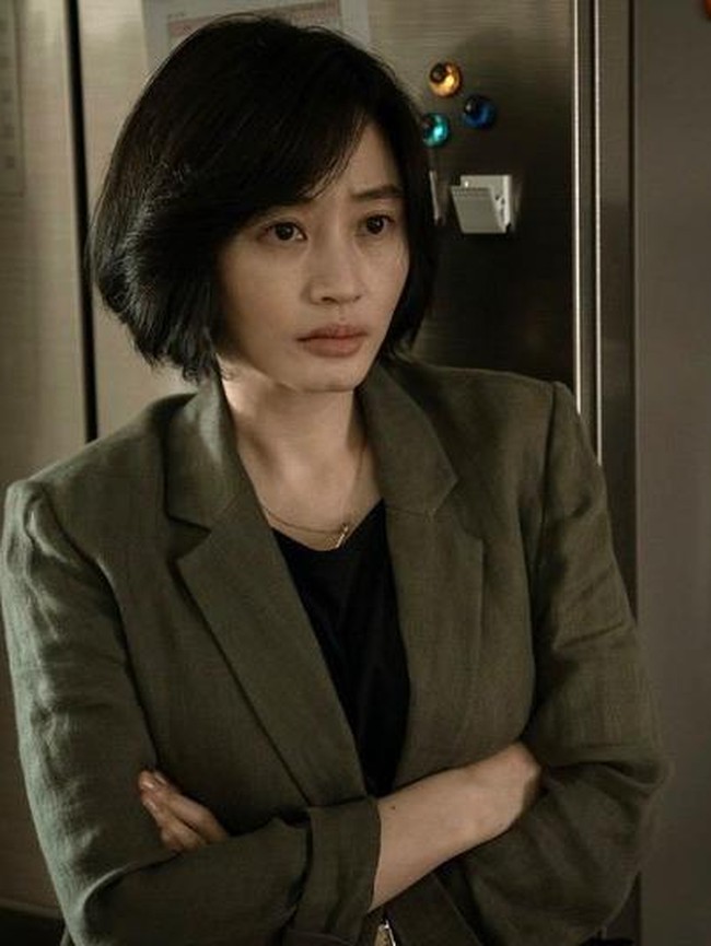 5. Kim Hye SooKim Hye Soo dikenal sebagai aktris yang menua dengan anggun. Wanita 50 tahun ini dikenang penggemar dan penonton sebagai sosok yang cantik juga berbakat dalam seni peran. Banyak orang ingin menghabiskan banyak waktu bersamanya.Foto: Instagram