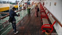 Pelni tetap menjual tiket sebanyak 50% dari kapasitas kapal. Hal tersebut dilakukan sesuai dengan kebijakan Pemerintah untuk tetap menerapkan physical distancing selama berada di dalam kapal. 