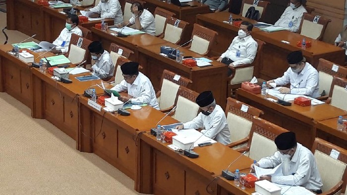 Menag Fachrul Razi rapat dengan Komisi VIII DPR