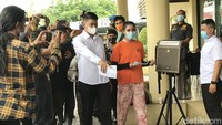 Millen dihadirkan dalam acara perilisan kasus narkoba yang menjeratnya.
