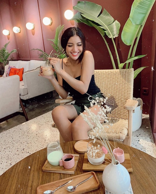 Sampai akhirnya Millen Cyrus memutuskan untuk tampil sangat feminin. Foto: Instagram @millencyrus