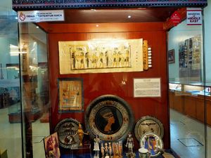 Foto: Koleksi Pribadi TB Silalahi dalam Sebuah Museum