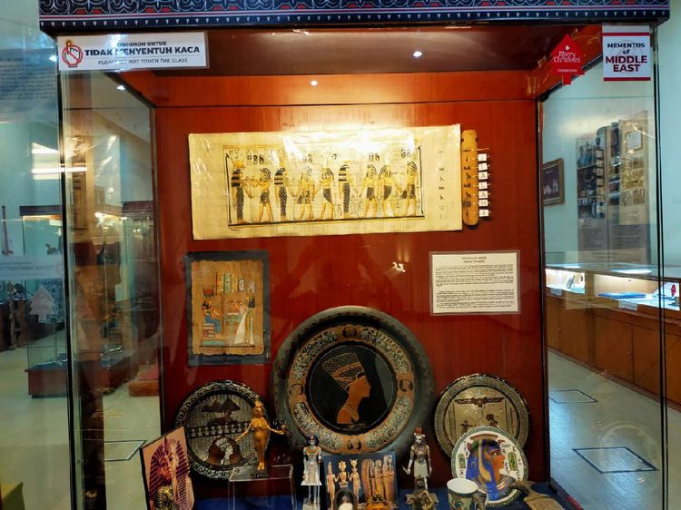 Foto: Koleksi Pribadi TB Silalahi dalam Sebuah Museum