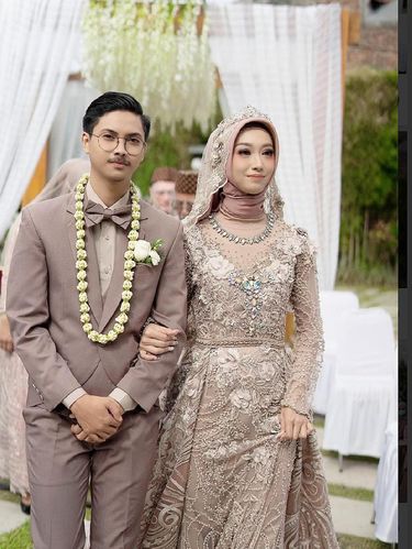 Kisah pasangan yang menikah dengan konsep unik, ada karakter Stroom Troper dari film Star War