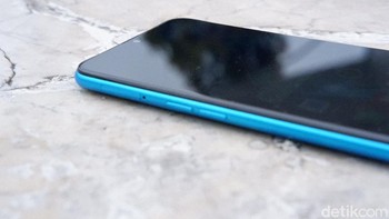 Guna menghadirkan kinerja mulus, Oppo meraciknya dengan RAM 2 GB dan ROM 32 GB. Foto: Adi Fida Rahman/detikINET