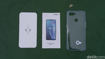 Dalam paket penjualannya diberikan case silicon. Foto: Adi Fida Rahman/detikINET