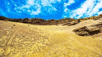 Namun mineral ini tidak tergerus air laut karena kristal olivine lebih berat dari material lainnya. (Getty Images/iStockphoto)