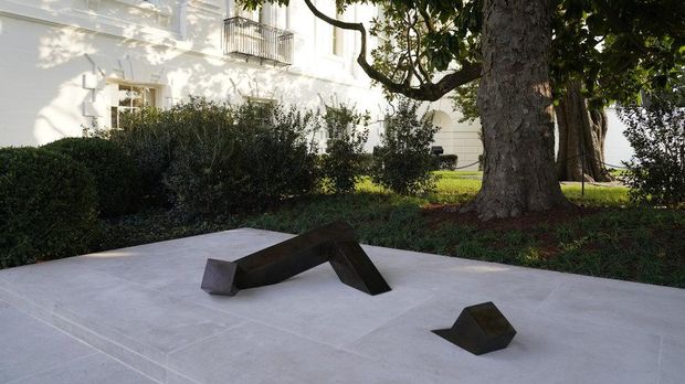 Patung Karya Seniman Jepang-Amerika di Gedung Putih